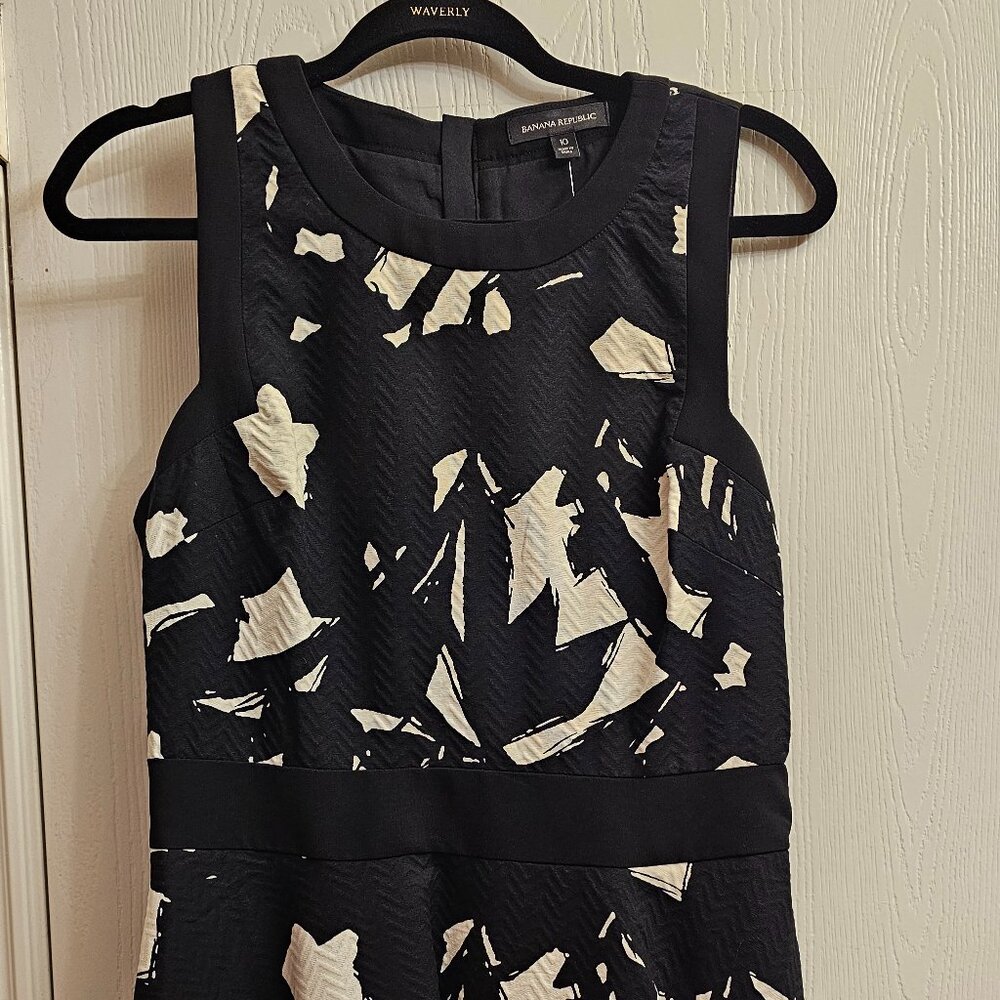 Banana Republic Black & Ivory Abstract Fit & Flare Dress – Size 10 – NWT